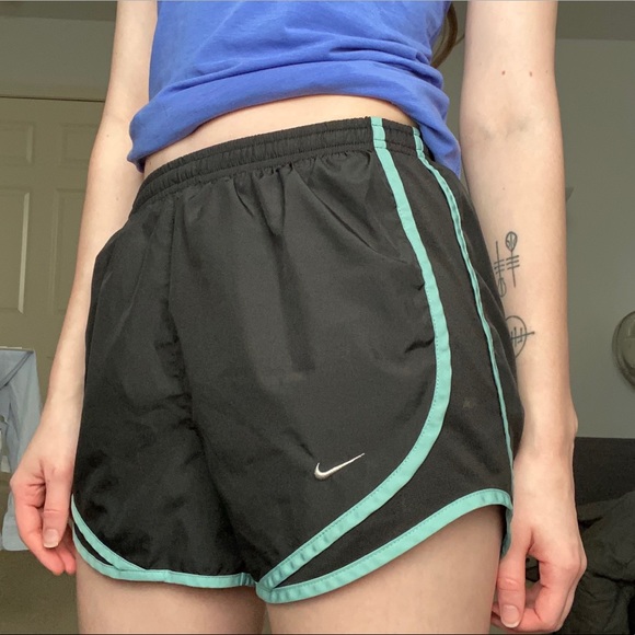🐊 Black & Teal Nike Running Shorts - Picture 2 of 3